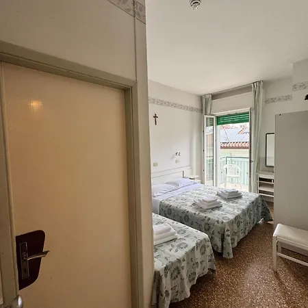 Отель Urania Nuova Gestione 3*