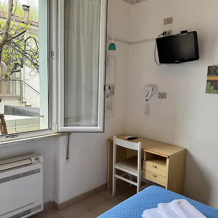 Urania Nuova Gestione 3* Римини