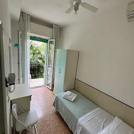 Urania Nuova Gestione 3* Римини