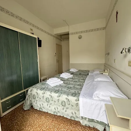 Szálloda Urania Nuova Gestione 3*